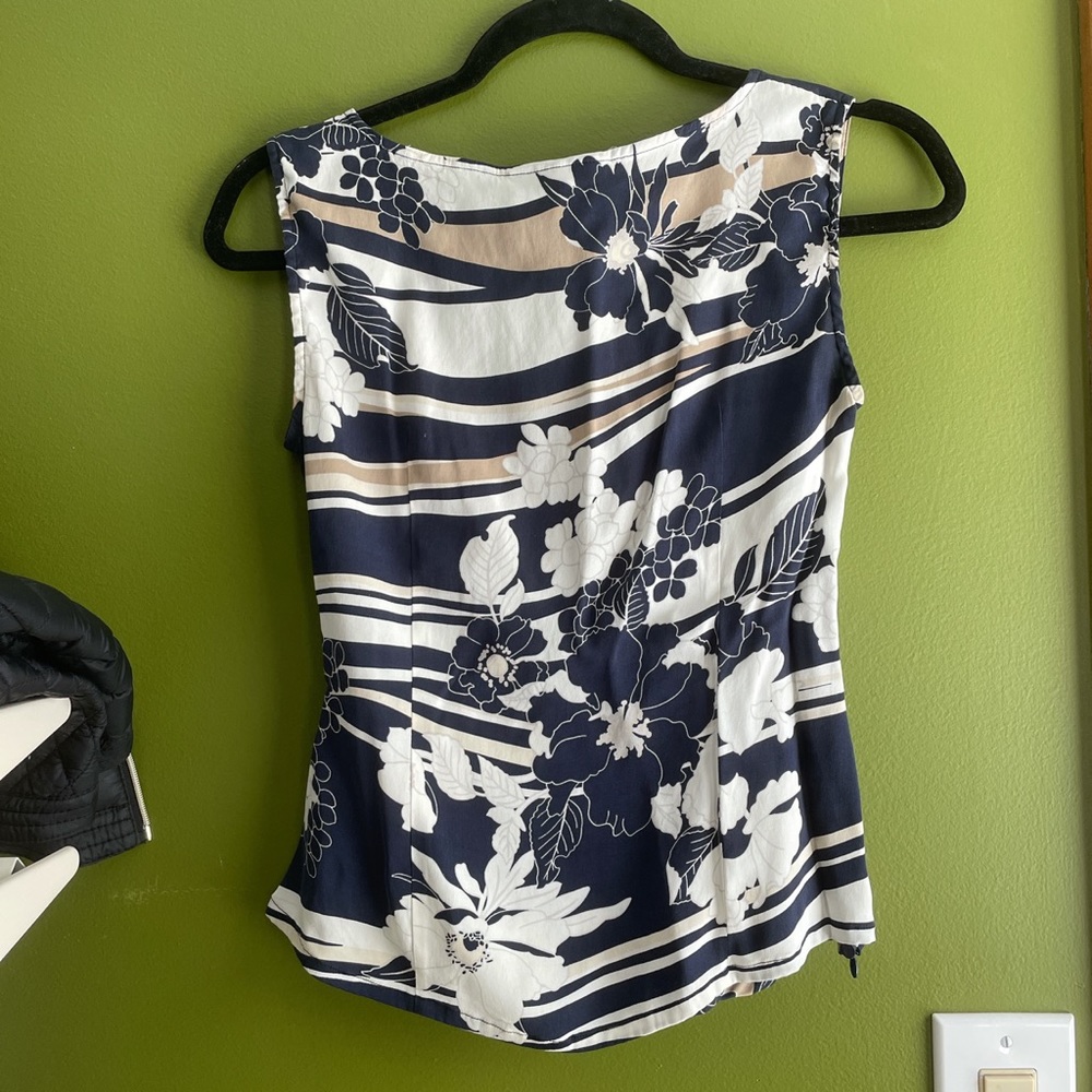Patterned top - Picture 2 of 2